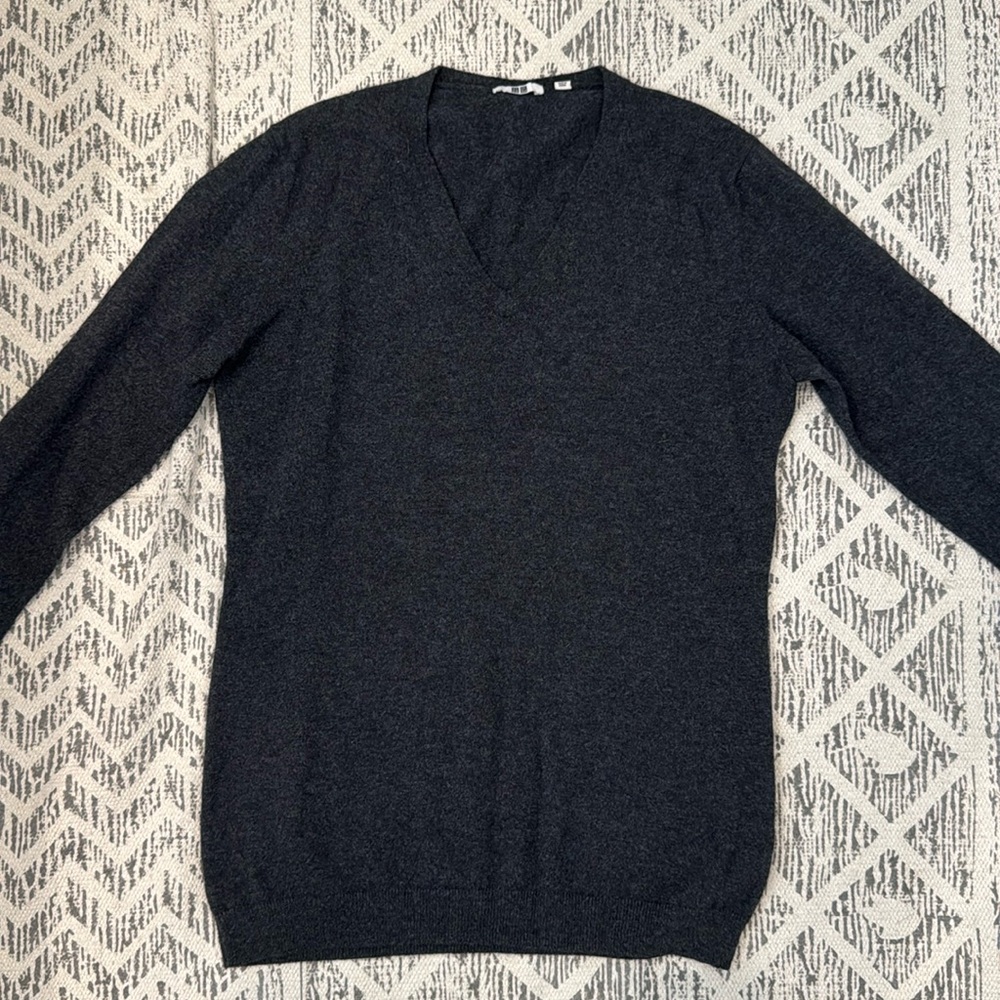 Uniqlo V Neck